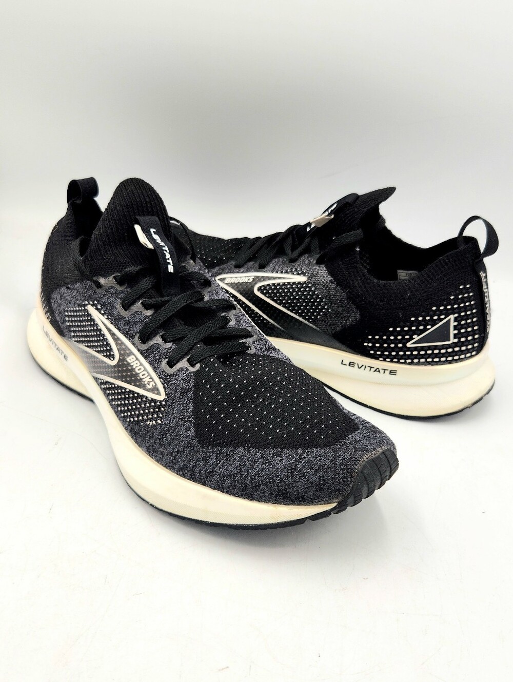 Brooks Levitate 5 Running Sneaker Shoe Womens 10.5 Black Grey Mesh Sock Collar